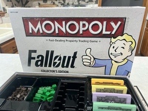 Fallout Monopoly Collector’s Edition Hasbro 2015 Used (Complete)
