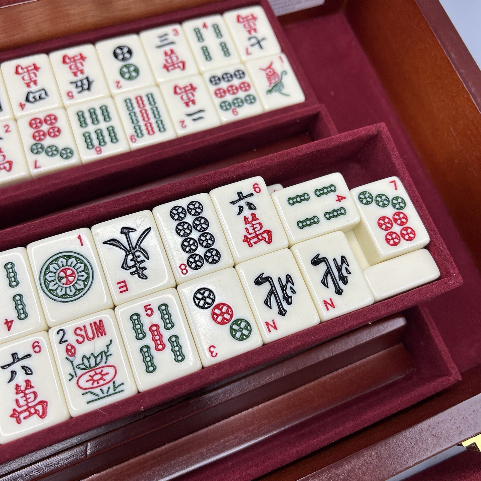 2013 Mah Jongg Playing Set 168 Plastic Tiles “Wooden” Case ~ World Trump LTD