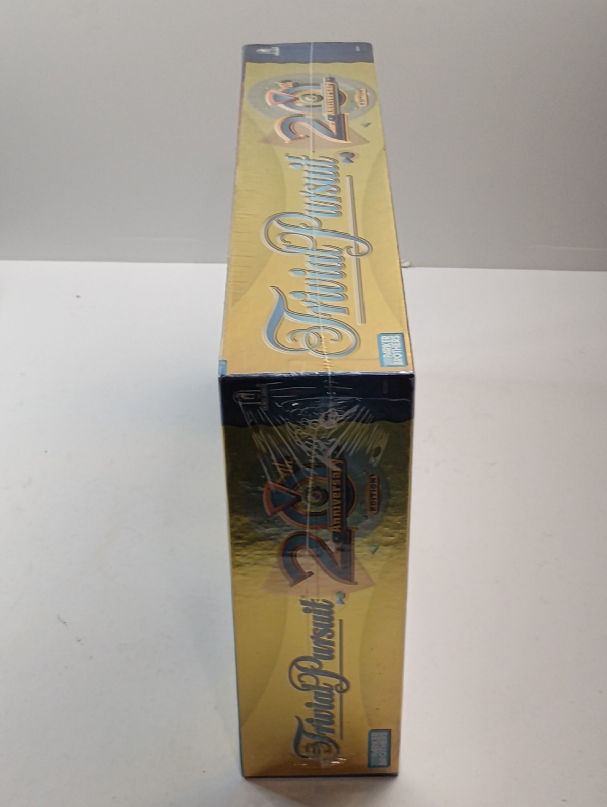 TRIVIAL PURSUIT 20TH ANNIVERSARY Edition Family Board Trivia Game~New & Sealed