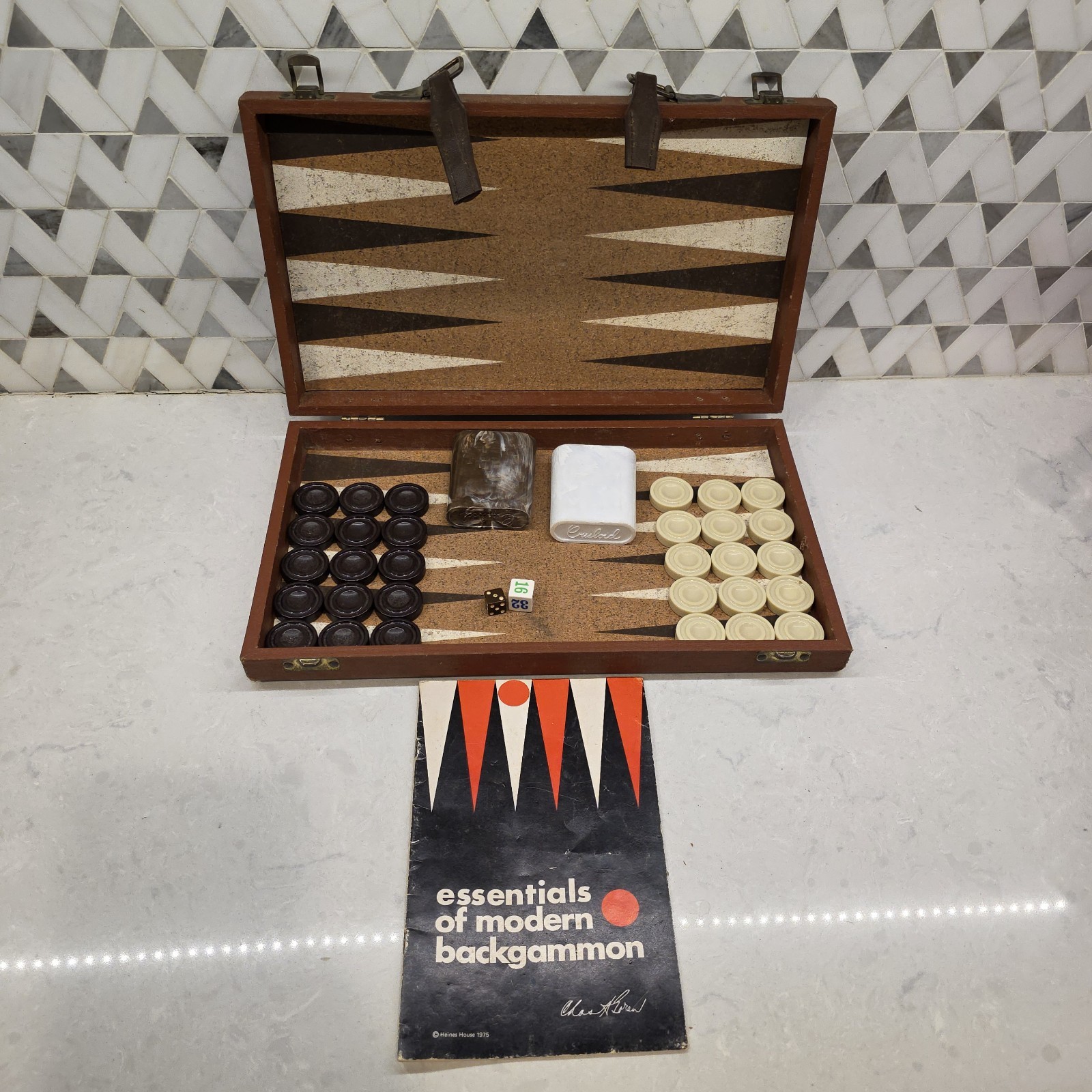 1975 Vintage CRISLOID BAKELITE Backgammon Set Brown And Beige Discs. 2 Dice.