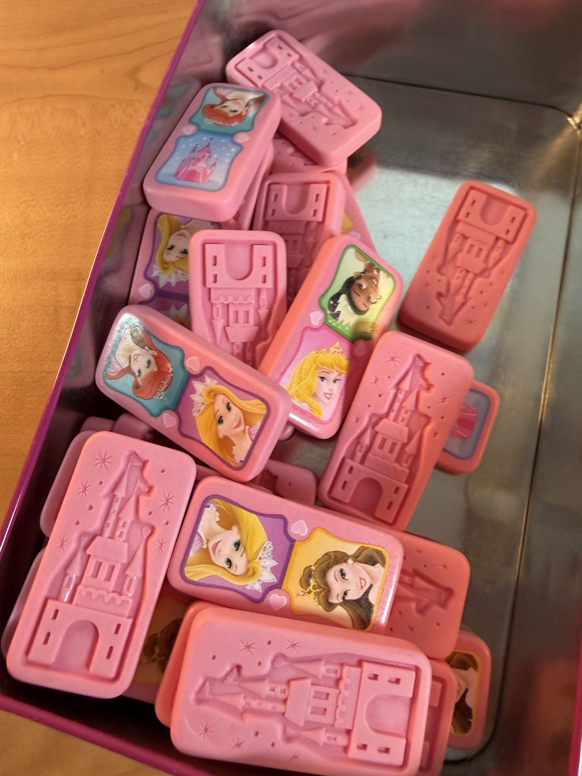 Disney Princess DOMINOES Game in Pink Metal Tin. Wonder Forge, SET COMPLETE