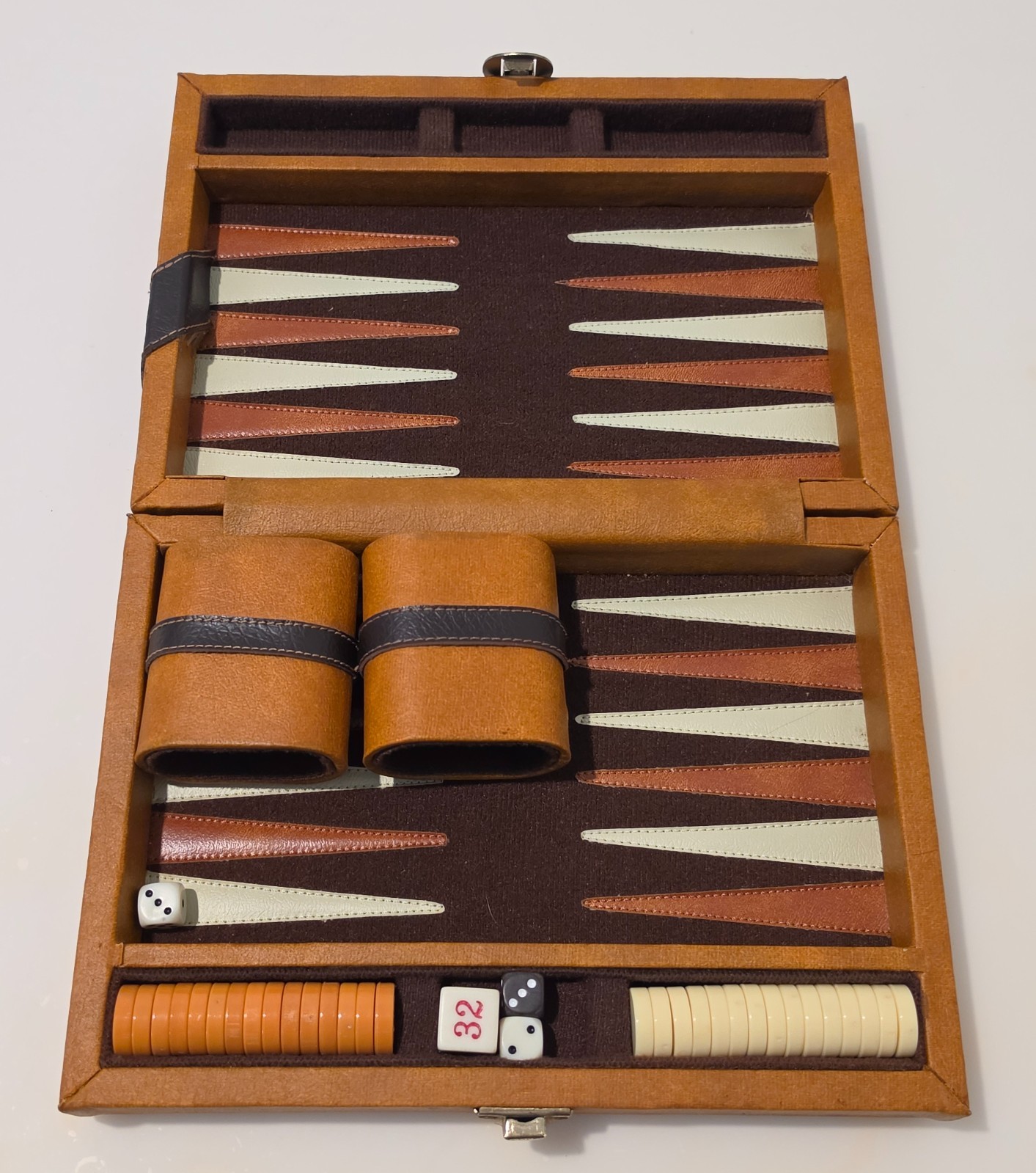 Vintage Backgammon Set Brown White Faux Leather Case Portable 9.5″x7″