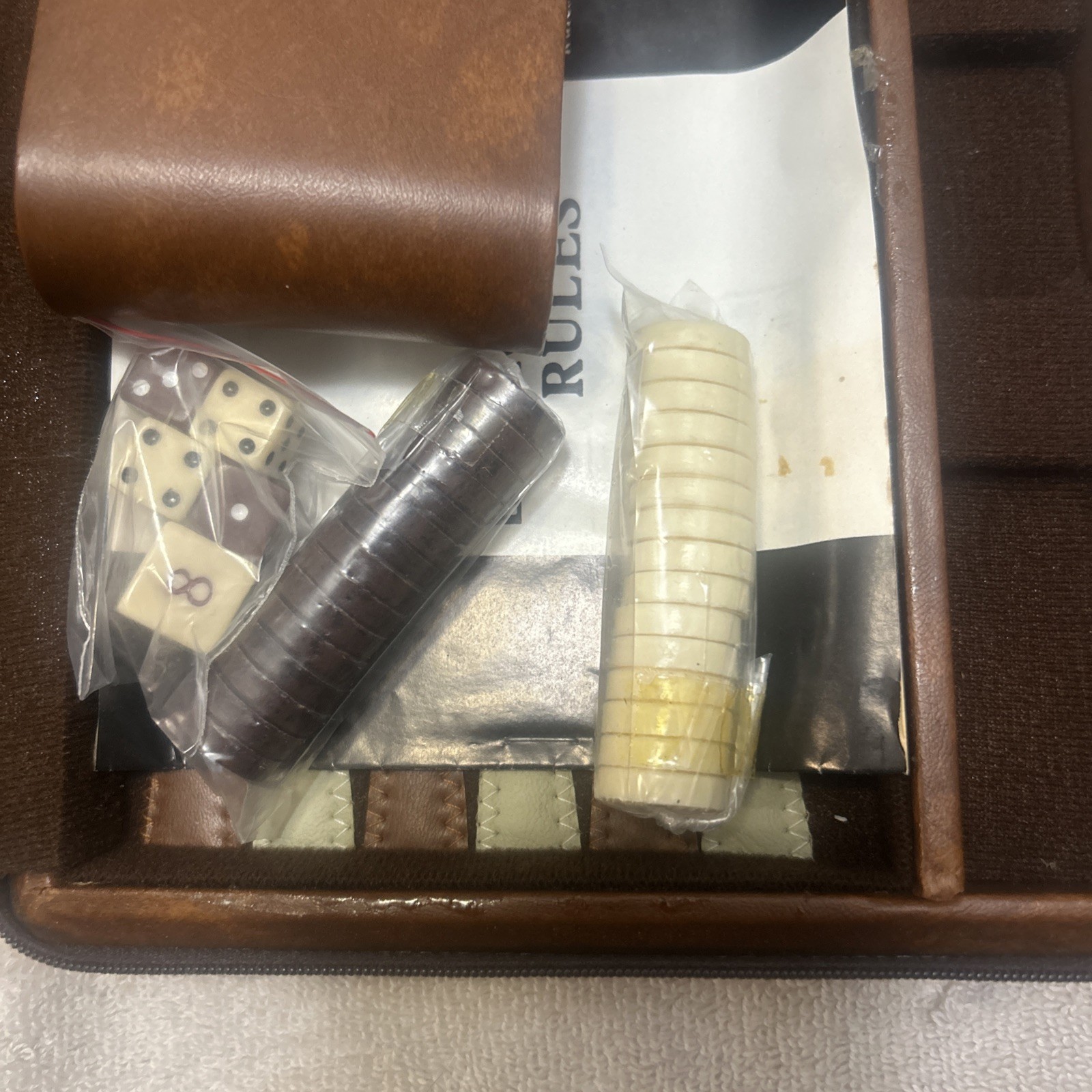 Travel Backgammon Set in Zip Around Brown Faux Leather Case 9″ x 7″ NEW