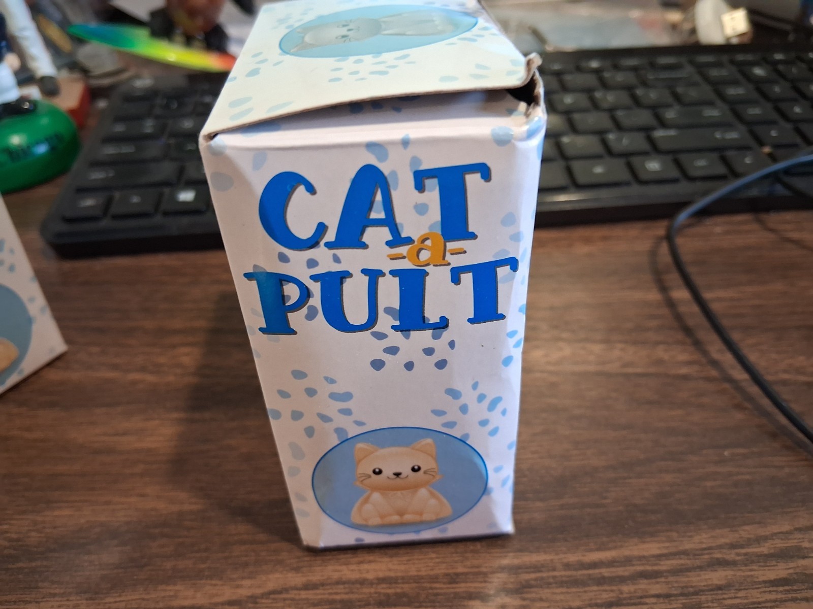 CATAPULT CATS GAME FLING MINI CATS IN THE AIR FROM YOUR DESK 8 YEARS & UP NO MAT