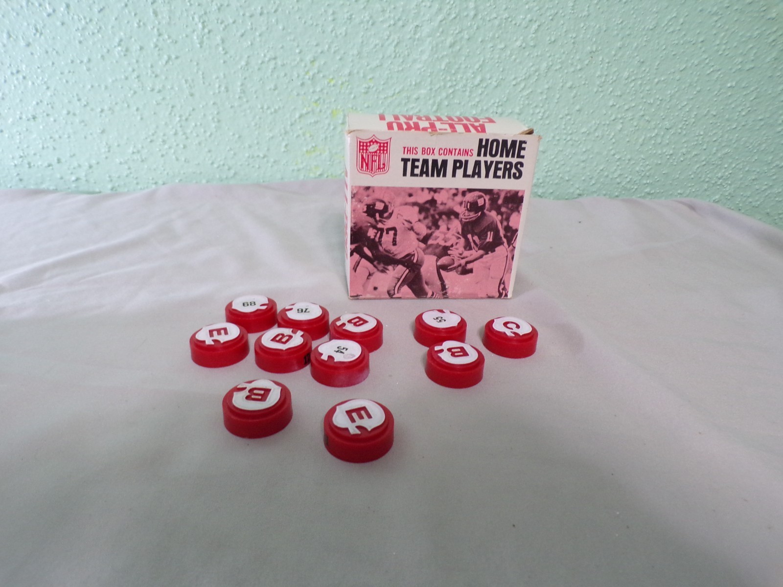 Vintage 1967 Ideal NFL All Pro Football Board Game home Team Player Pieces