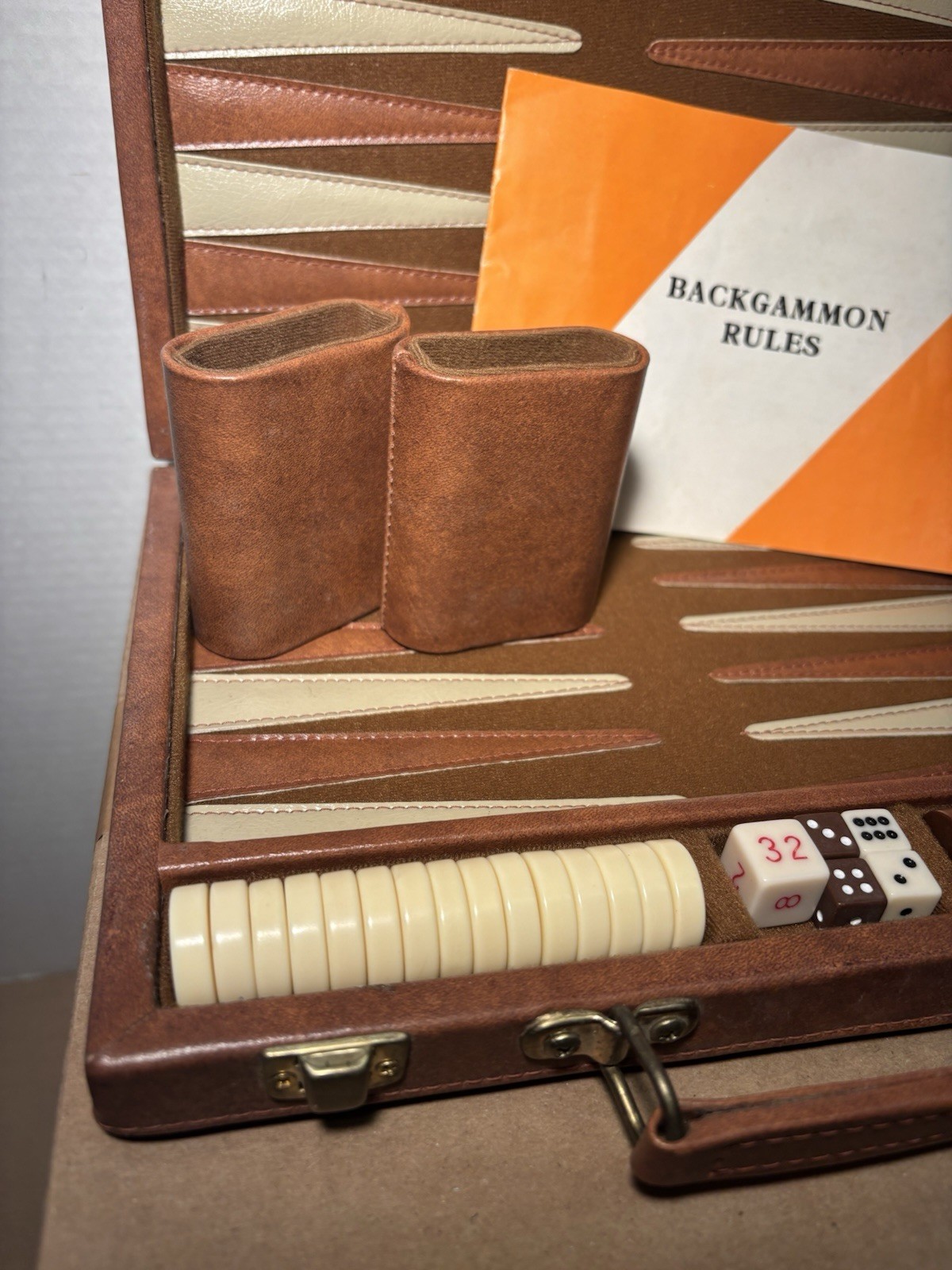 Vintage Backgammon Set in Leather Carrying Case, Unbranded – EUC