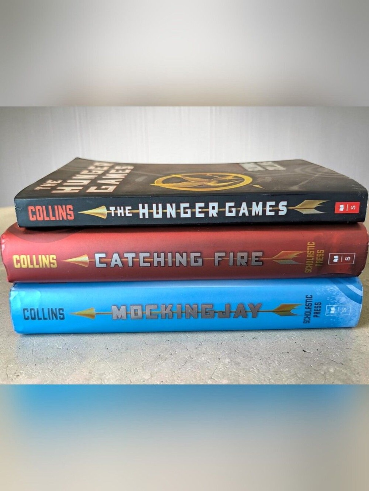 The Hunger Games Series Book Lot – 2 Hardcover & 1 Paperback – Suzanne Collins