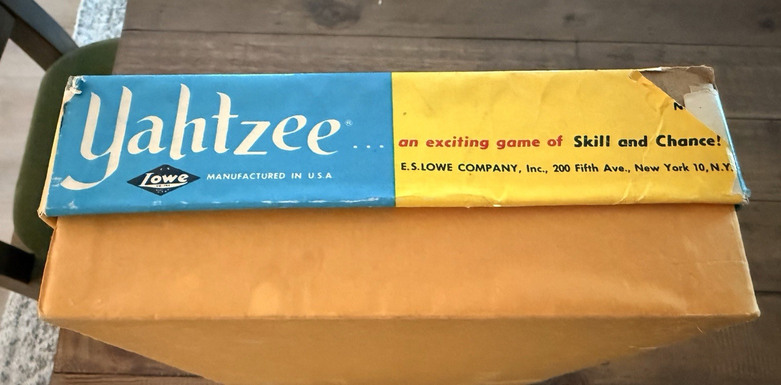 E.S. Lowe Yahtzee Vintage Dice Game Set w/ Dice, Score Cards, Chips & Cup