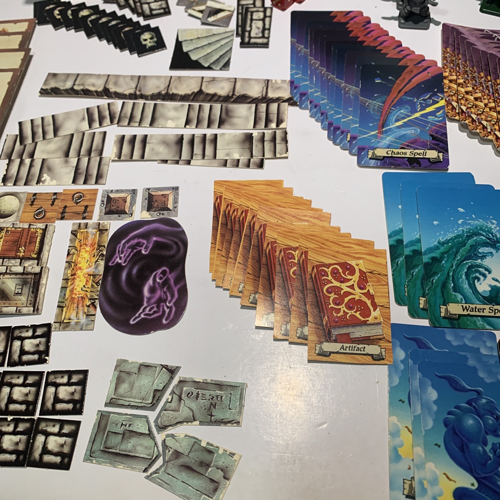 MB Hero Quest Board Game 1989-1990 + Kellar’s Keep Near Complete