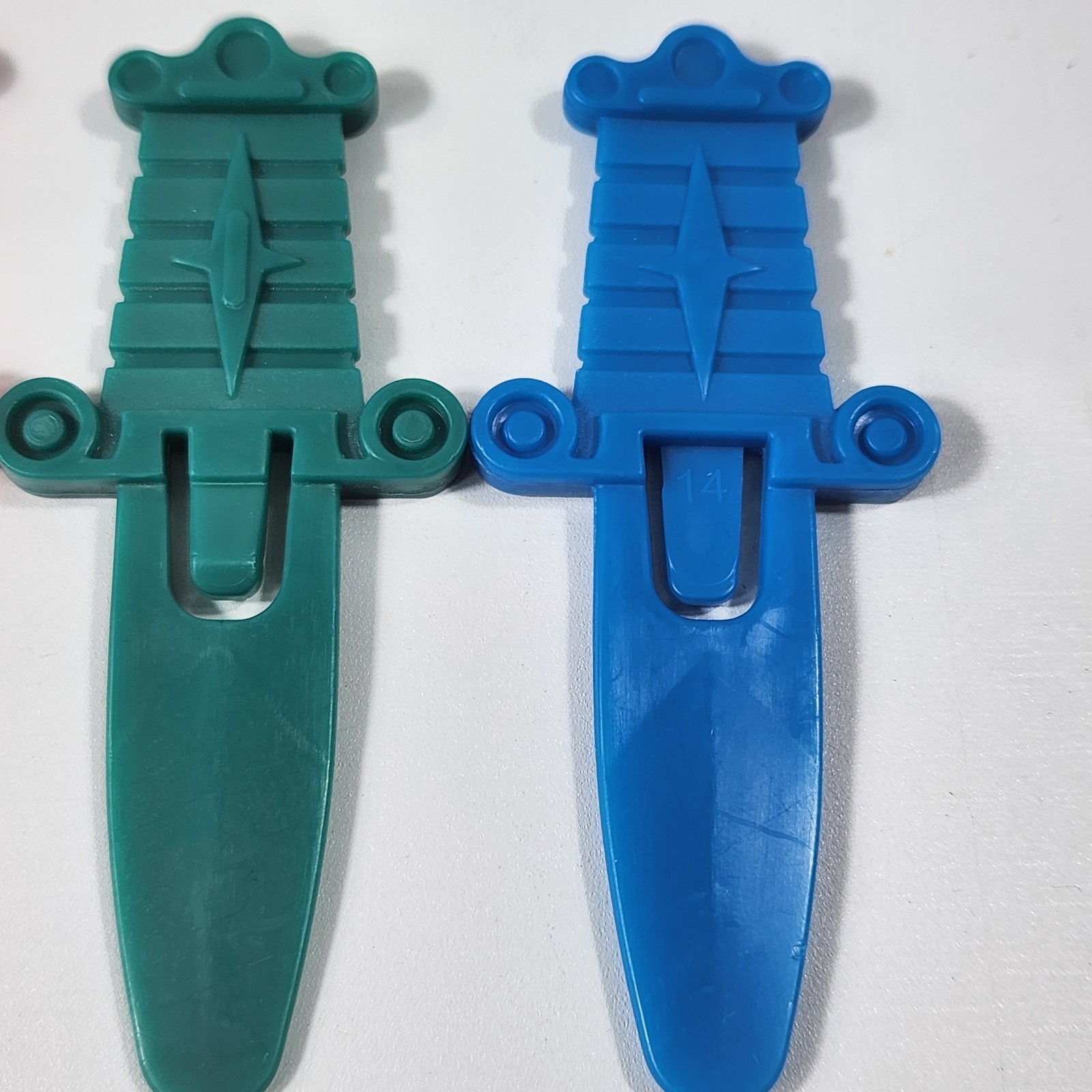 Pop-Up Pirate! Game – Replacement Pieces Parts – 4 Swords (1 Of Each Color)