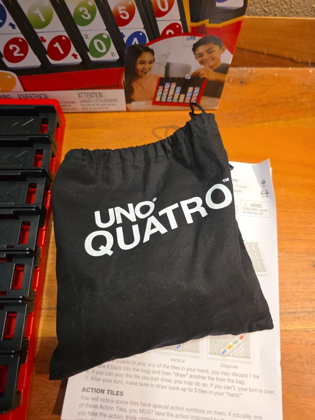 Mattel Games UNO Quatro Game with Colored Tiles & Plastic Grid for Family