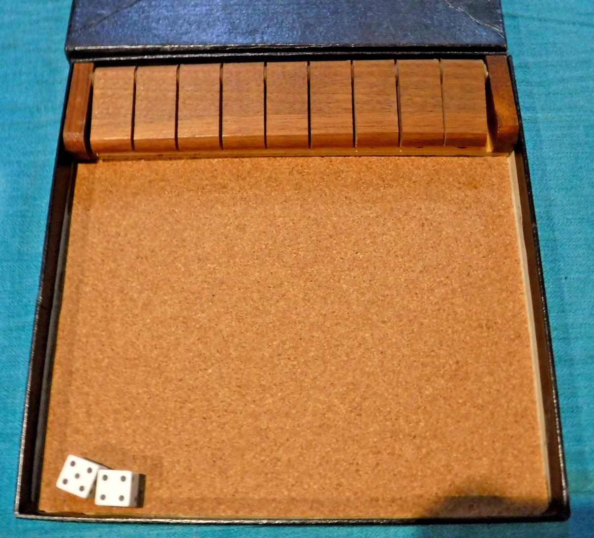 TRAVEL CLAPPER NO. 559 -1 OR MORE player strategy risk game – VINTAGE MICHIGAN