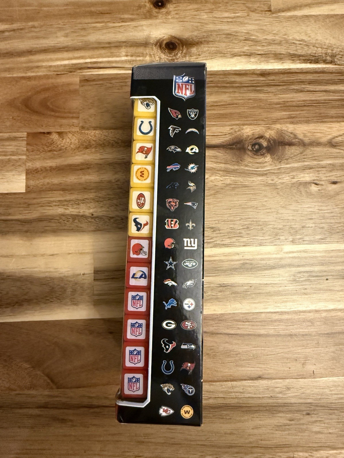 NFL Fanzy Dice Game Fast Paced 24 Dice 20 Cards All 32 Teams Sports