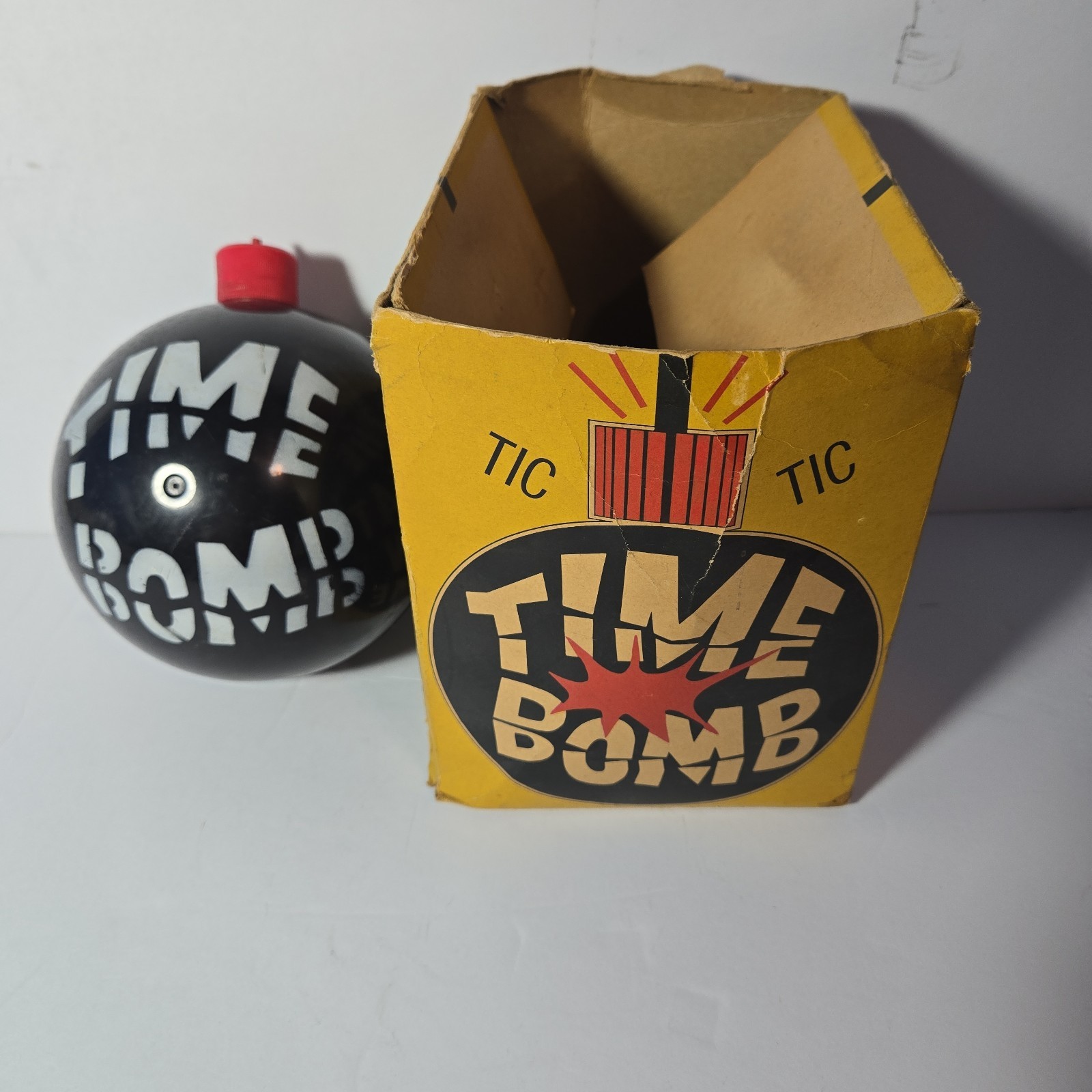 Vintage 1964 Milton Bradley “Tic Tic Time Bomb” Wind Up Toy Game Working In Box