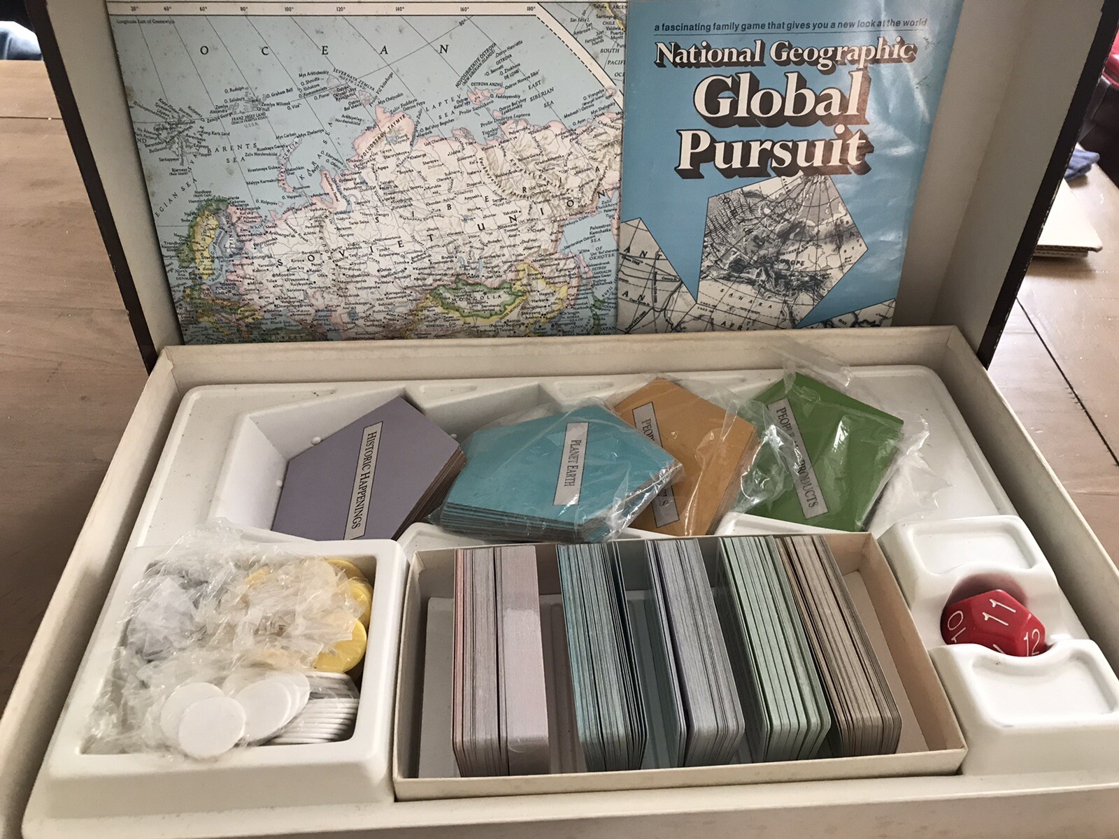 National Geographic Global Pursuit Board Game, 1987 – COMPLETE