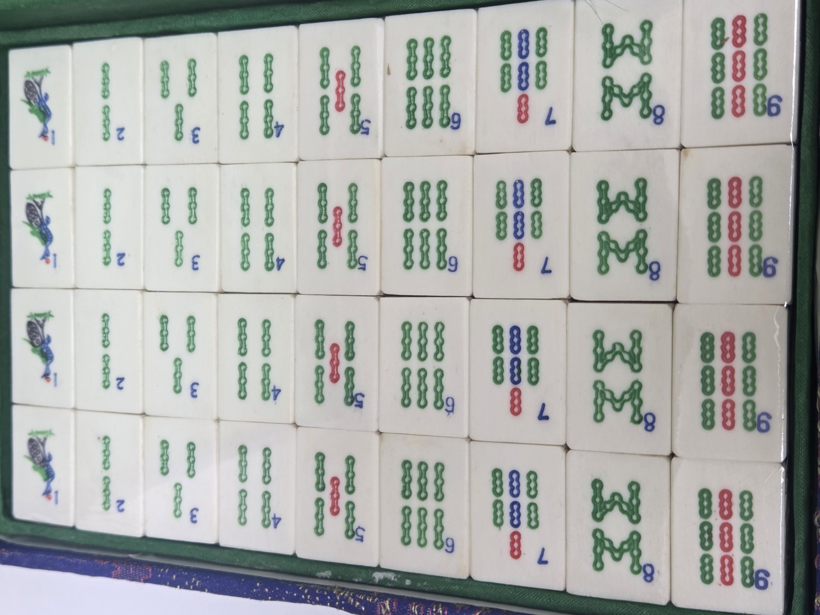 Vtg Mahjong Set In Case 152 Bamboo Un-opened Tiles/4 Antique Carved Wind Tiles