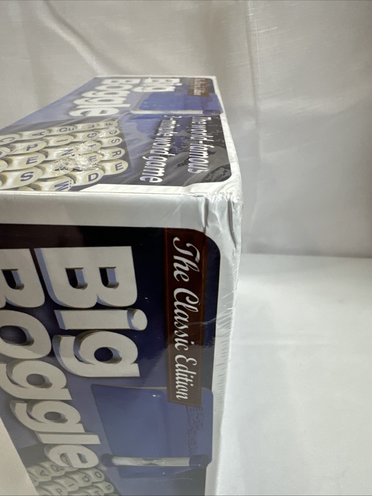 BIG BOGGLE Classic Edition Word Game – Family Game Night Kids 8+ & Adults