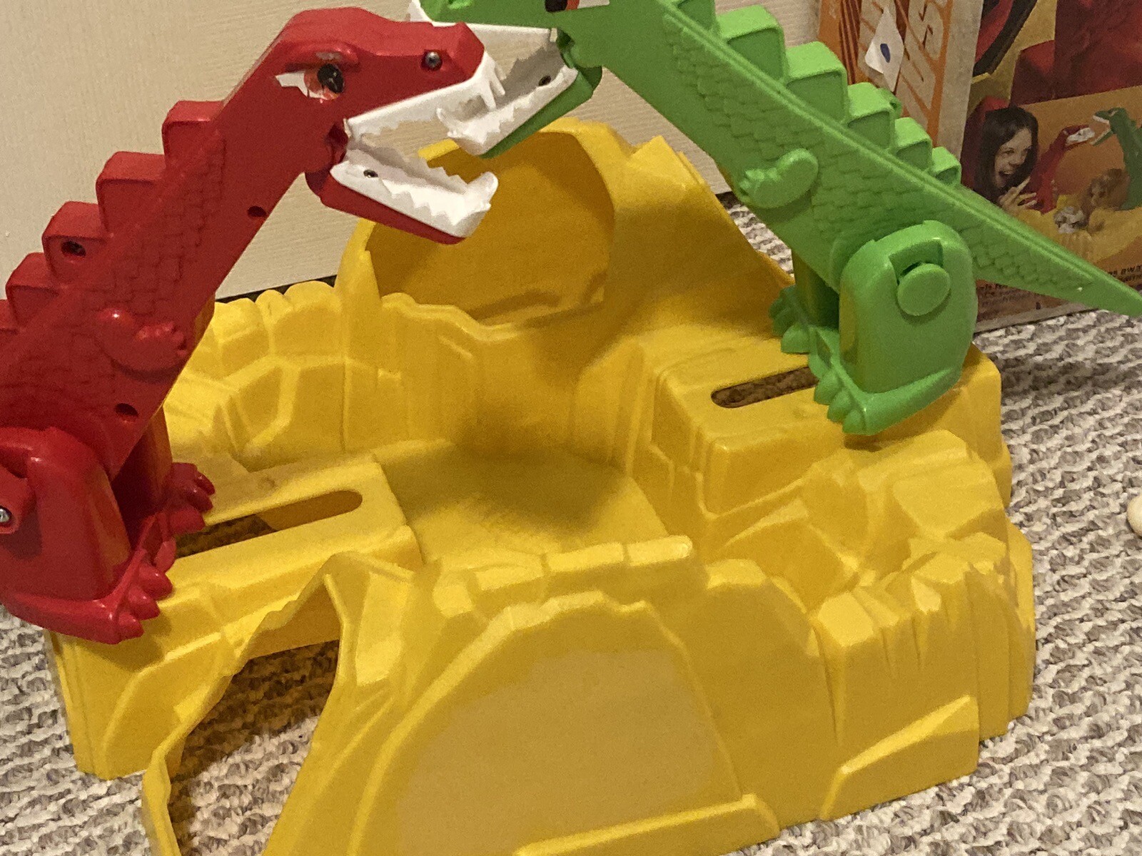 Gabriel Colossal Fossil Fight Titanic Dinasaurs Battle 1978 Not Complete