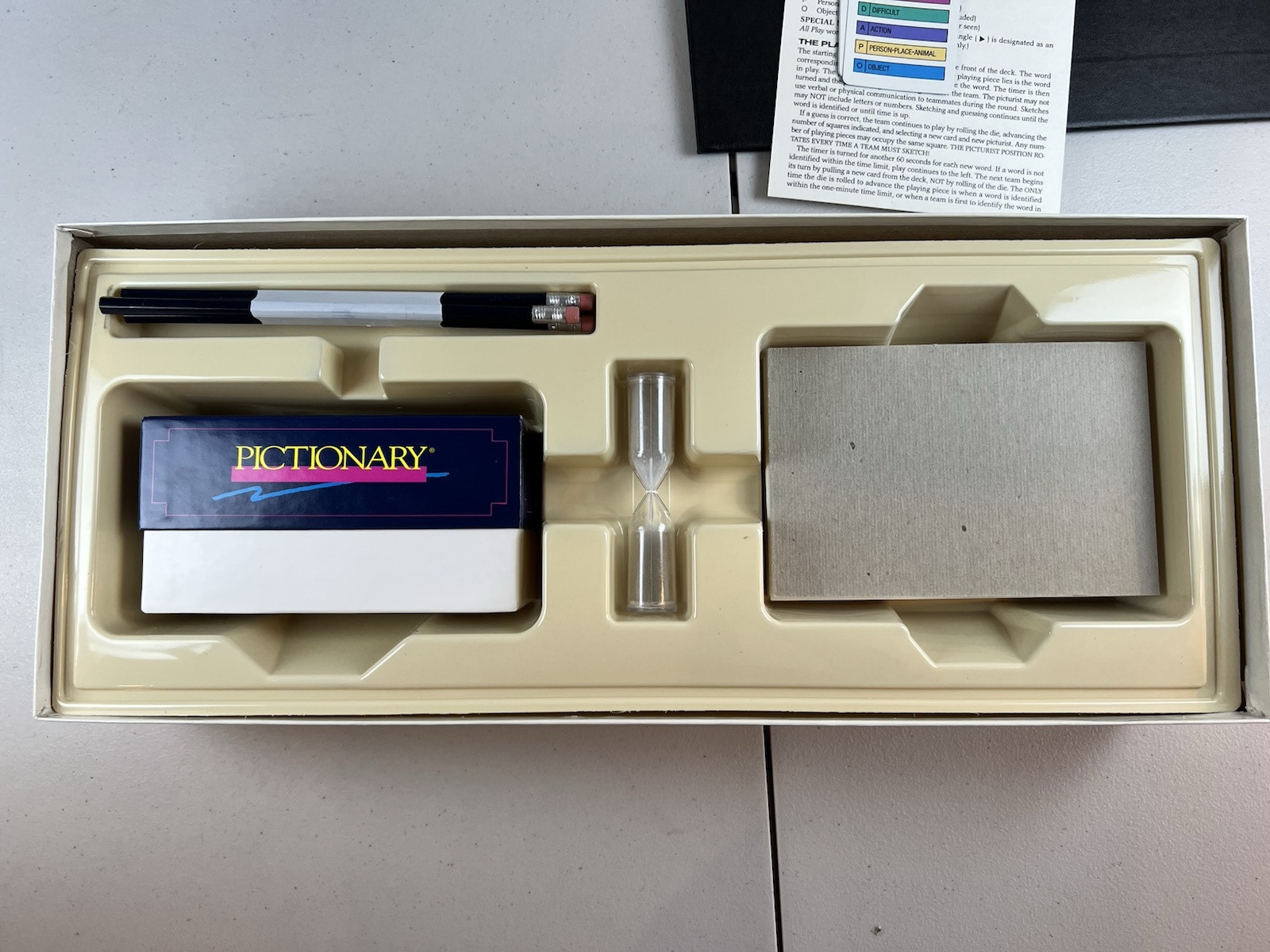 Vintage PICTIONARY 1993 Classic Board Game of Quick Draw Ships Complete