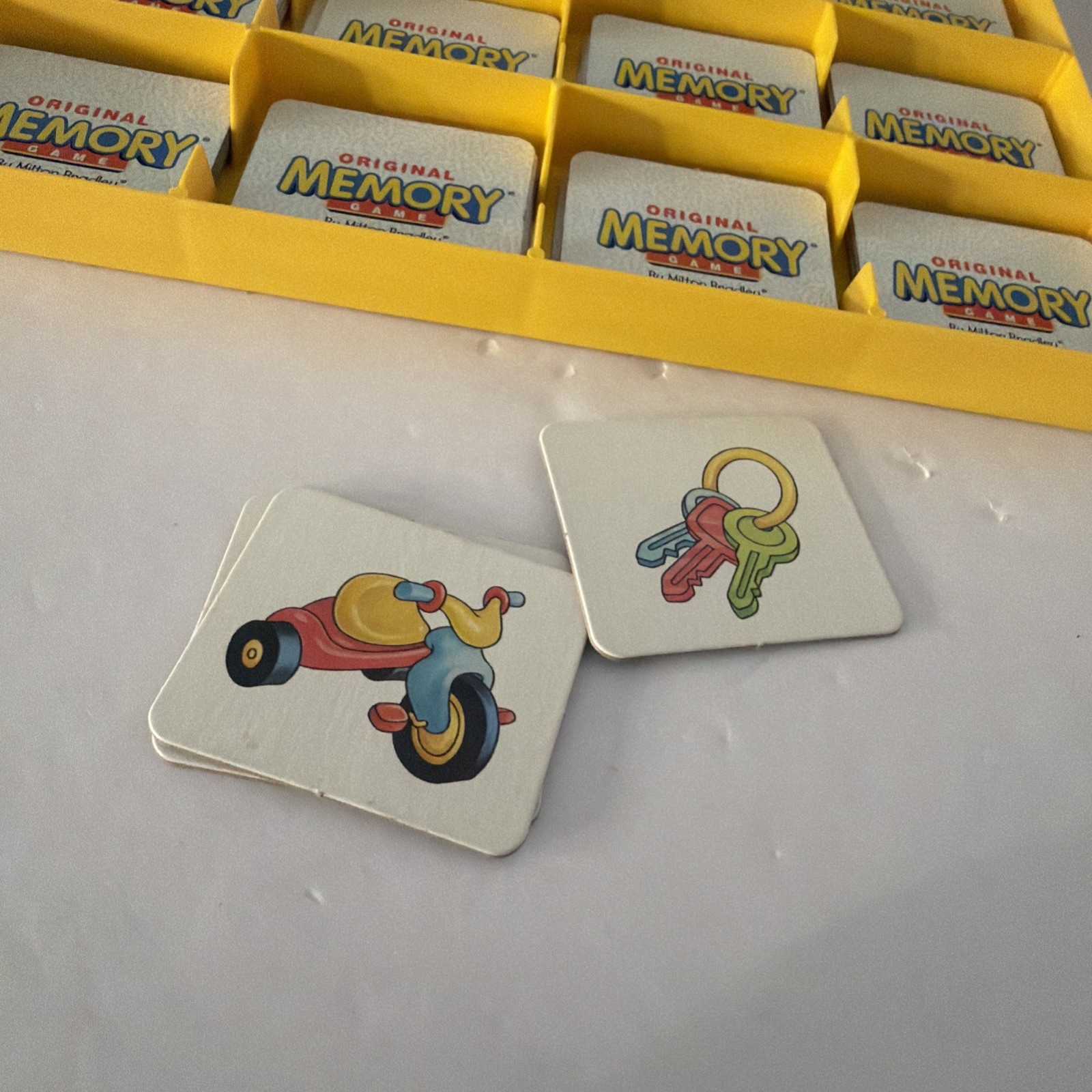 Original Memory Game Board Game Milton Bradley 2001 100% COMPLETE