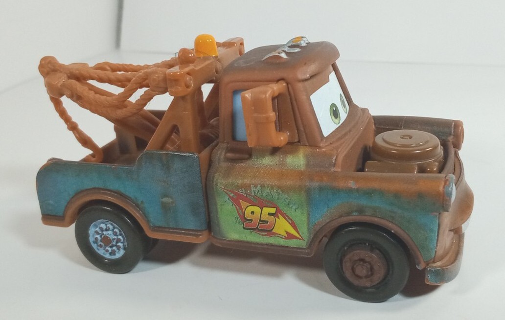 Disney Pixar Cars 2 – Mater Race Team (by Mattel) W1939