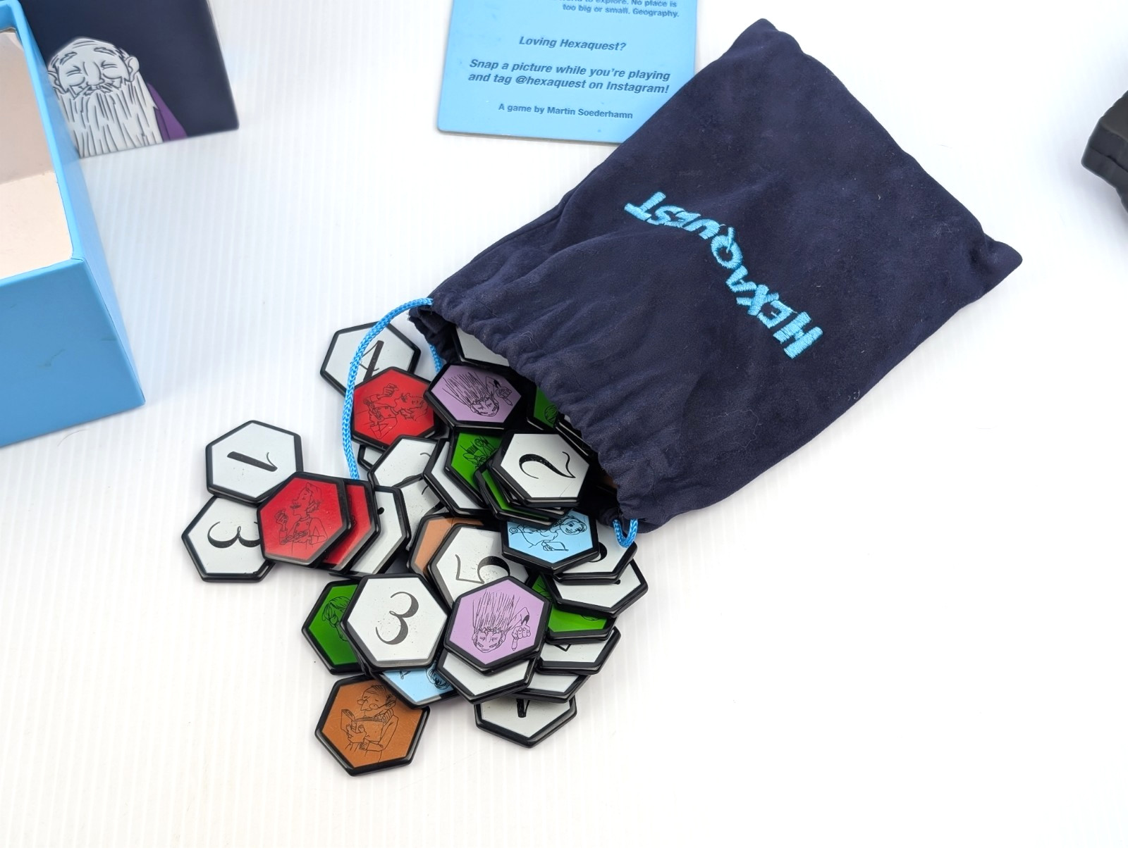 HexaQuest Strategic Trivia Game Tumbling Heads 100% COMPLETE Second Edition