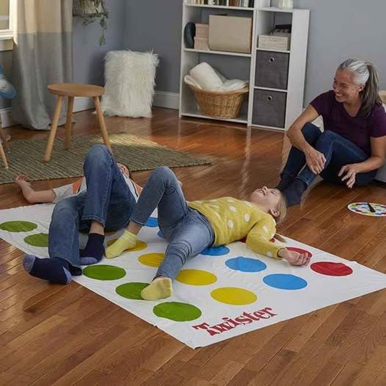 Hasbro Twister Party Classic Board Indoor and Outdoor Game Kids 6 +