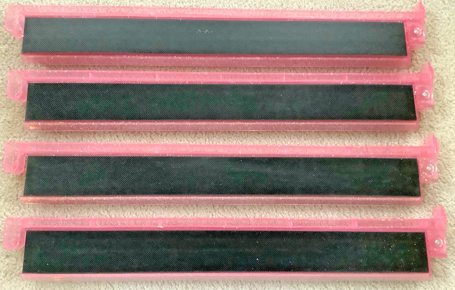 Set of 4 Acrylic Pink Glitter/Glitz Non-Skid Mah Jongg Racks w/Pushers 18-1/2″