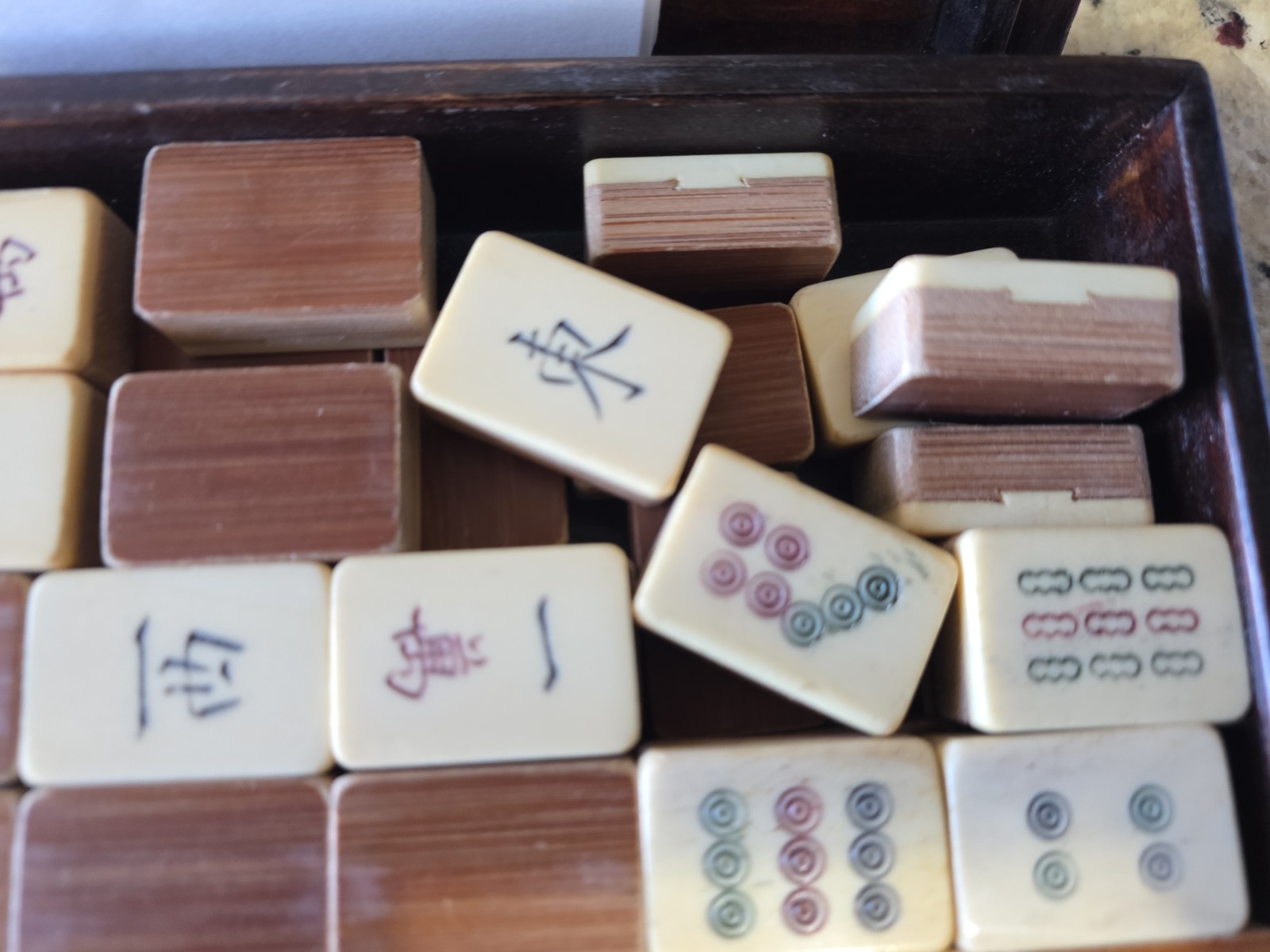 Vintage Chinese Mahjong Set with Wooded Case