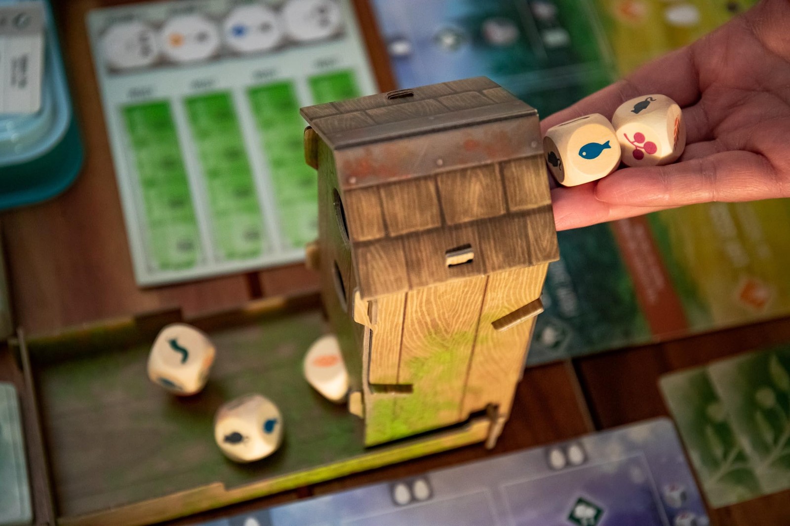 : Wingspan (Base Game) by Elizabeth Hargrave | A Relaxing, Award-Winning Stra…