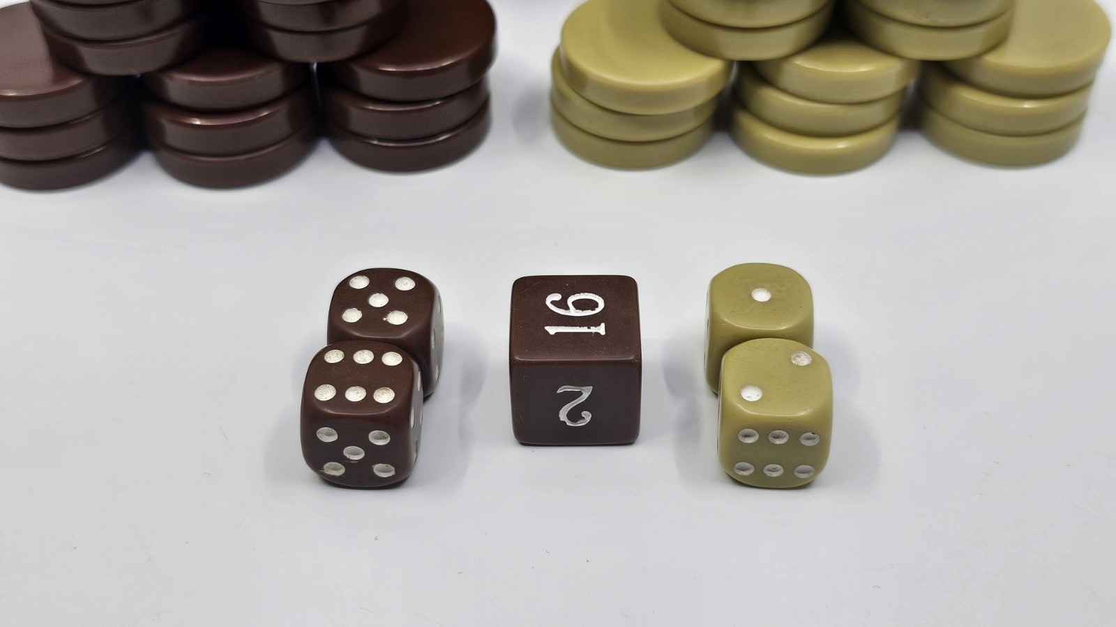 Vintage Light Brown & Cream Backgammon Game Pieces 1 3/8″ With Dice 39 Piece Lot