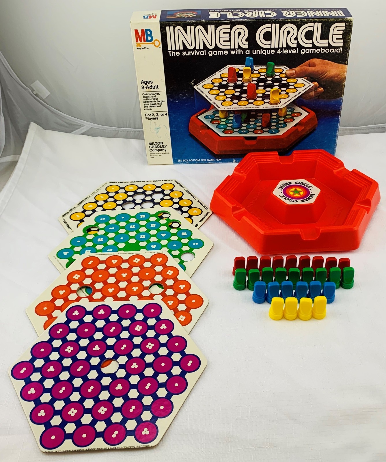 1981 Inner Circle Game by Milton Bradley Compete in Great Condition FREE SHIP