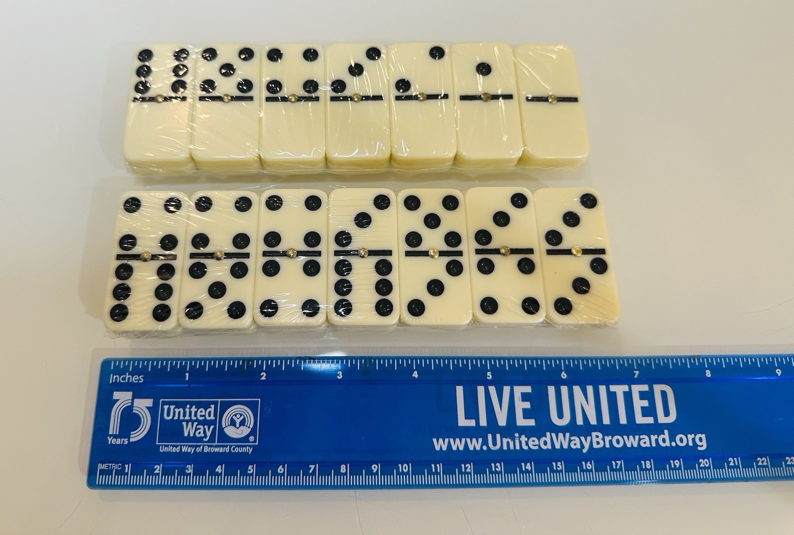 Dominoes Set of 28 MANOR Hialeah in Wooden Case NEW