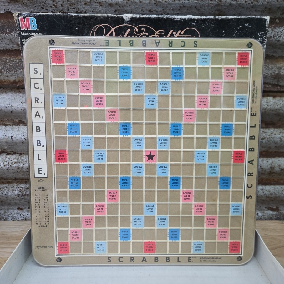 SCRABBLE DELUXE Edition Rotating Turntable Gameboard 1989 #4034 Mahogany Tiles