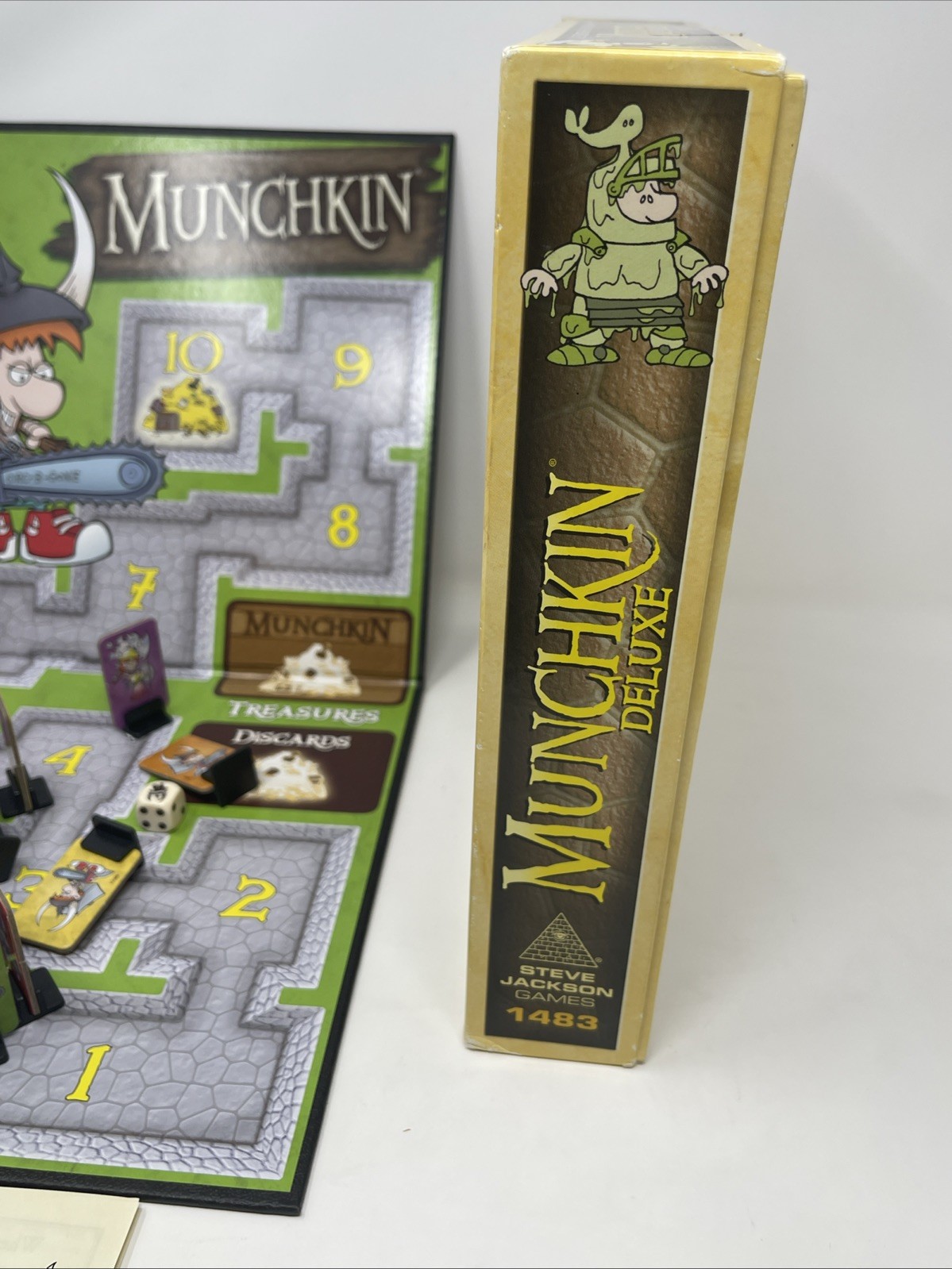 Munchkin Deluxe Board Game Steve Jackson Games EUC 1483 Complete Origins Award