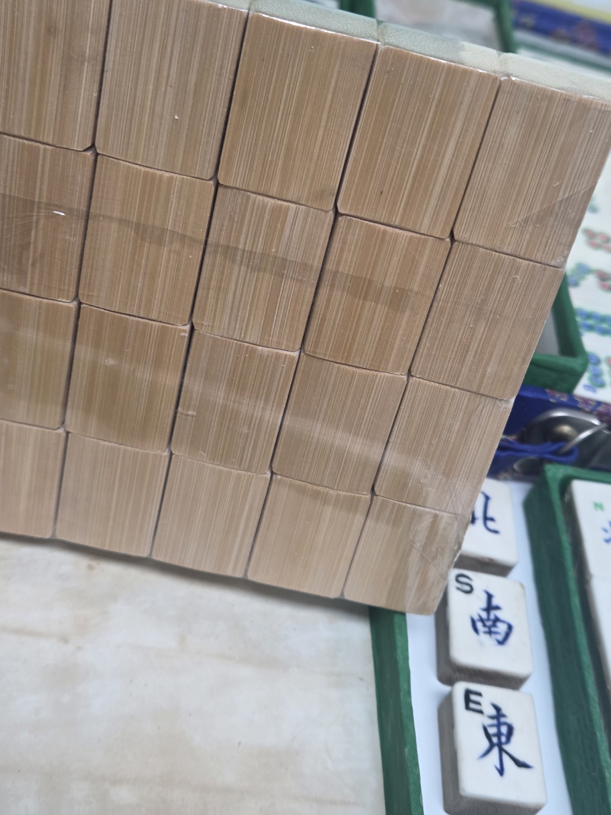 Vtg Mahjong Set In Case 152 Bamboo Un-opened Tiles/4 Antique Carved Wind Tiles