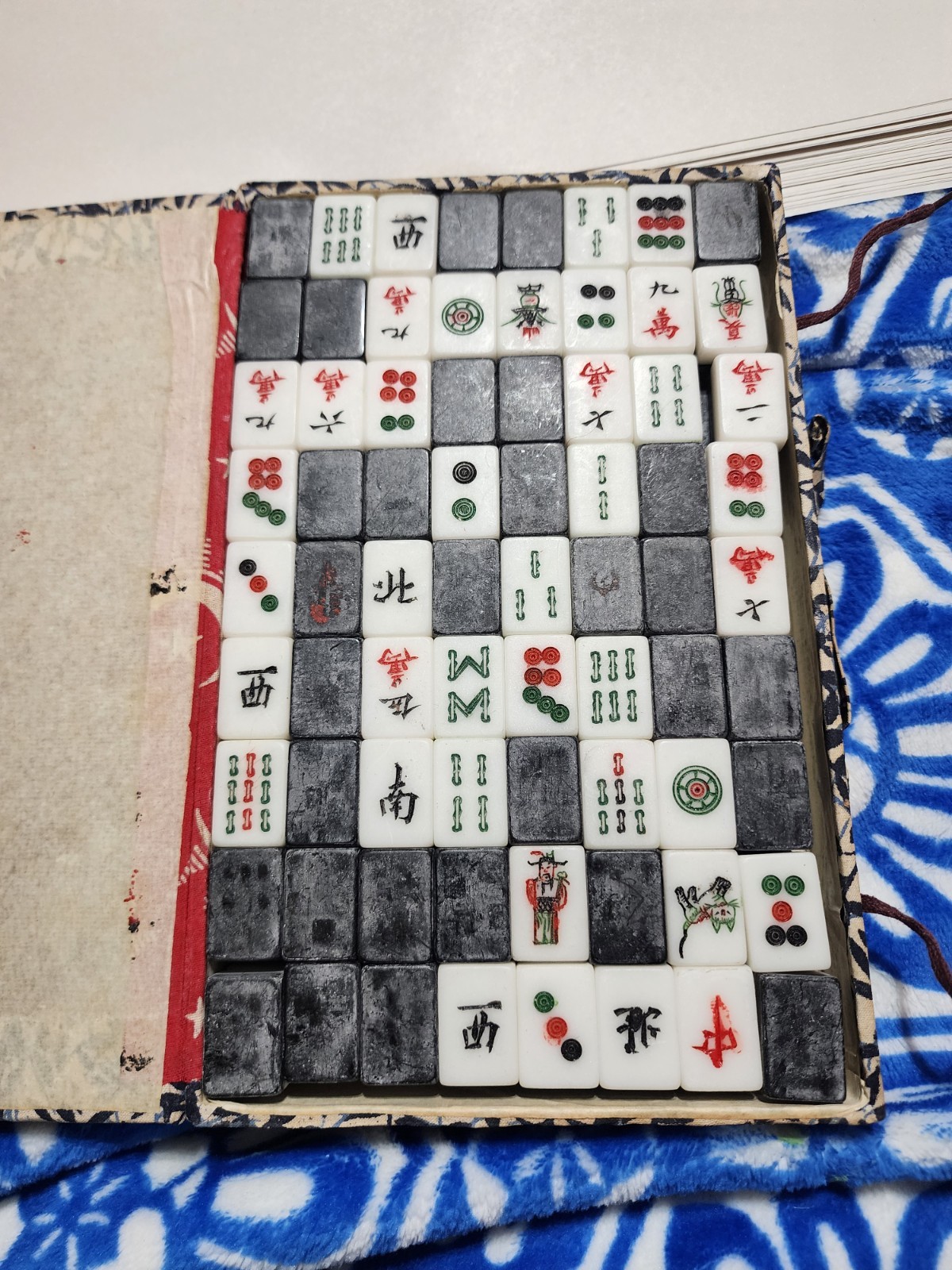 Vintage Mahjong Set – 144 Pieces Very Rare w/ Case and Black Backing, very old
