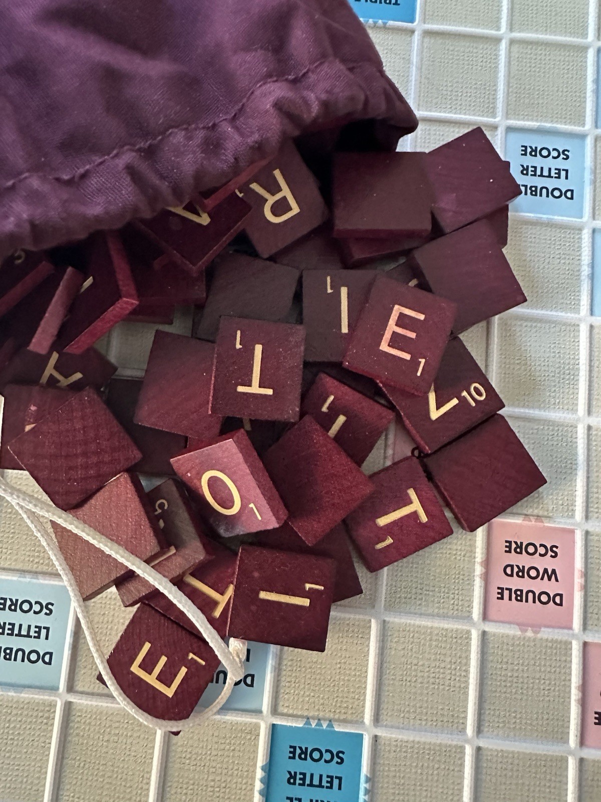 SCRABBLE Deluxe Turntable Crossword Game 2001 100% Complete +Scrabble Dictionary