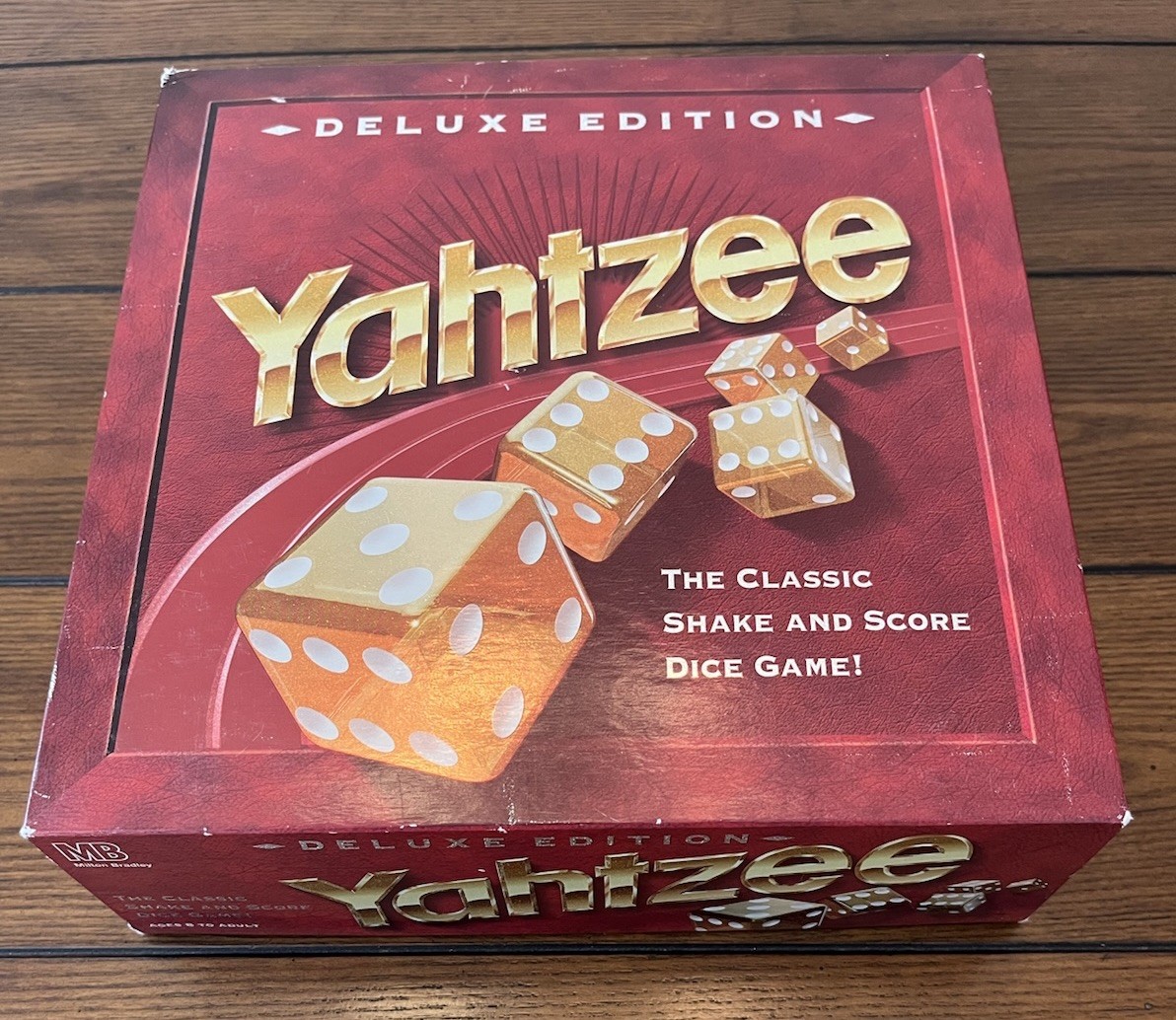 1997 Milton Bradley Yahtzee Deluxe Edition Complete Gold Fleck Dice Felt Tray