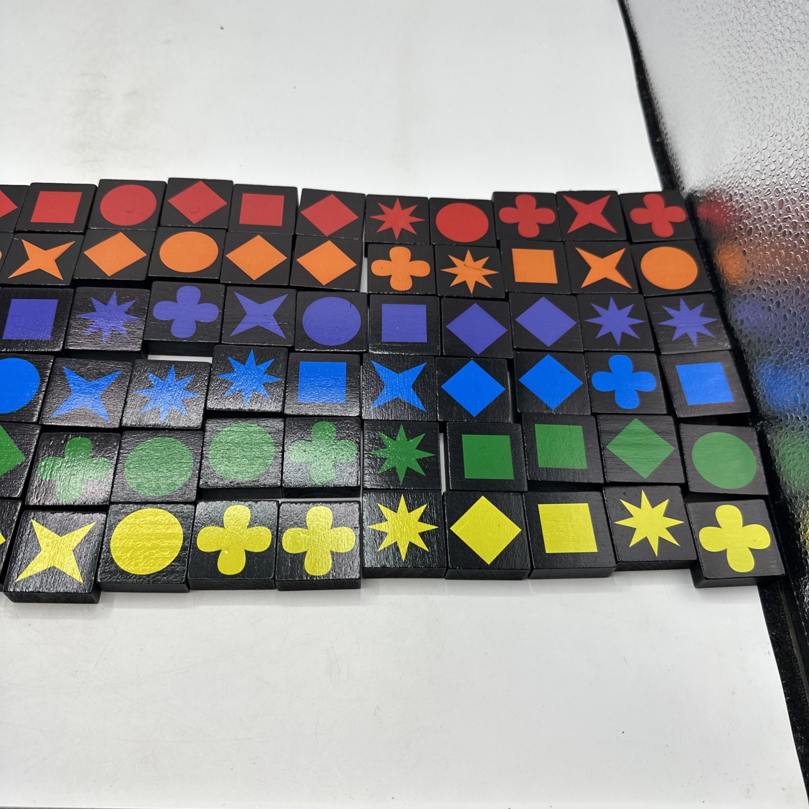 QWIRKLE – Mix, Match, Score and Wiin! 2-4 players, ages 6 and up. Complete 2010