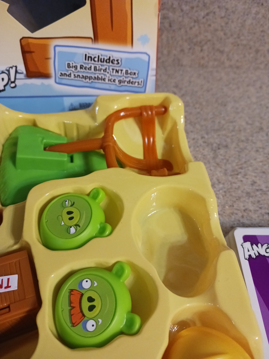Mattel ANGRY BIRDS On Thin Ice Board Game 95% Complete MISSING 1 HAT AND INSTRUC