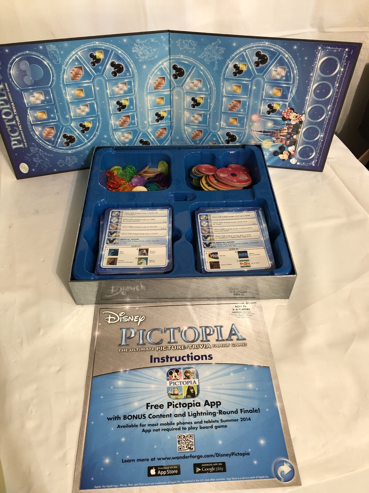 Pictopia Ultimate Picture Trivia Disney Family Game Edition 2-6 Players. 7+.