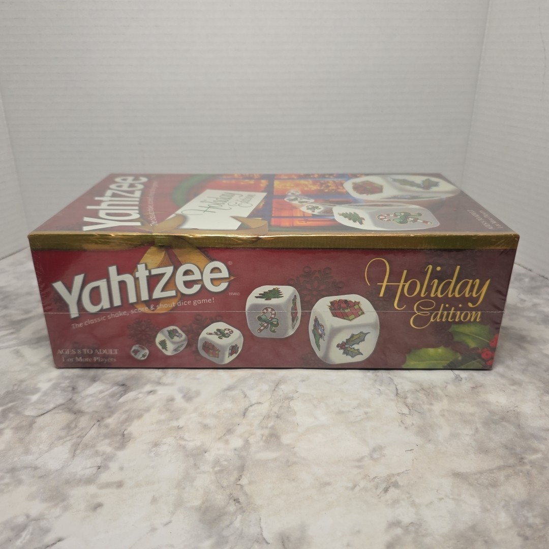 Yahtzee Holiday Edition Christmas Family Dice Game Hasbro USAopoly New Sealed