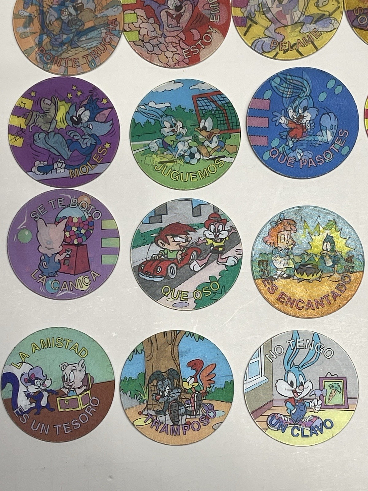 Vintage Set Of “40” LOONEY TUNES HOLOGRAPHIC TAZOS (POGS) /SABRITAS MEXICO 1994