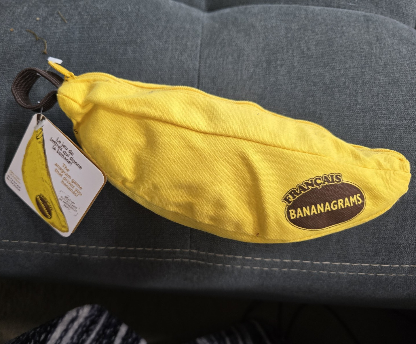 Bananagrams French Edition Travel Word Game in Banana Pouch Complete Game