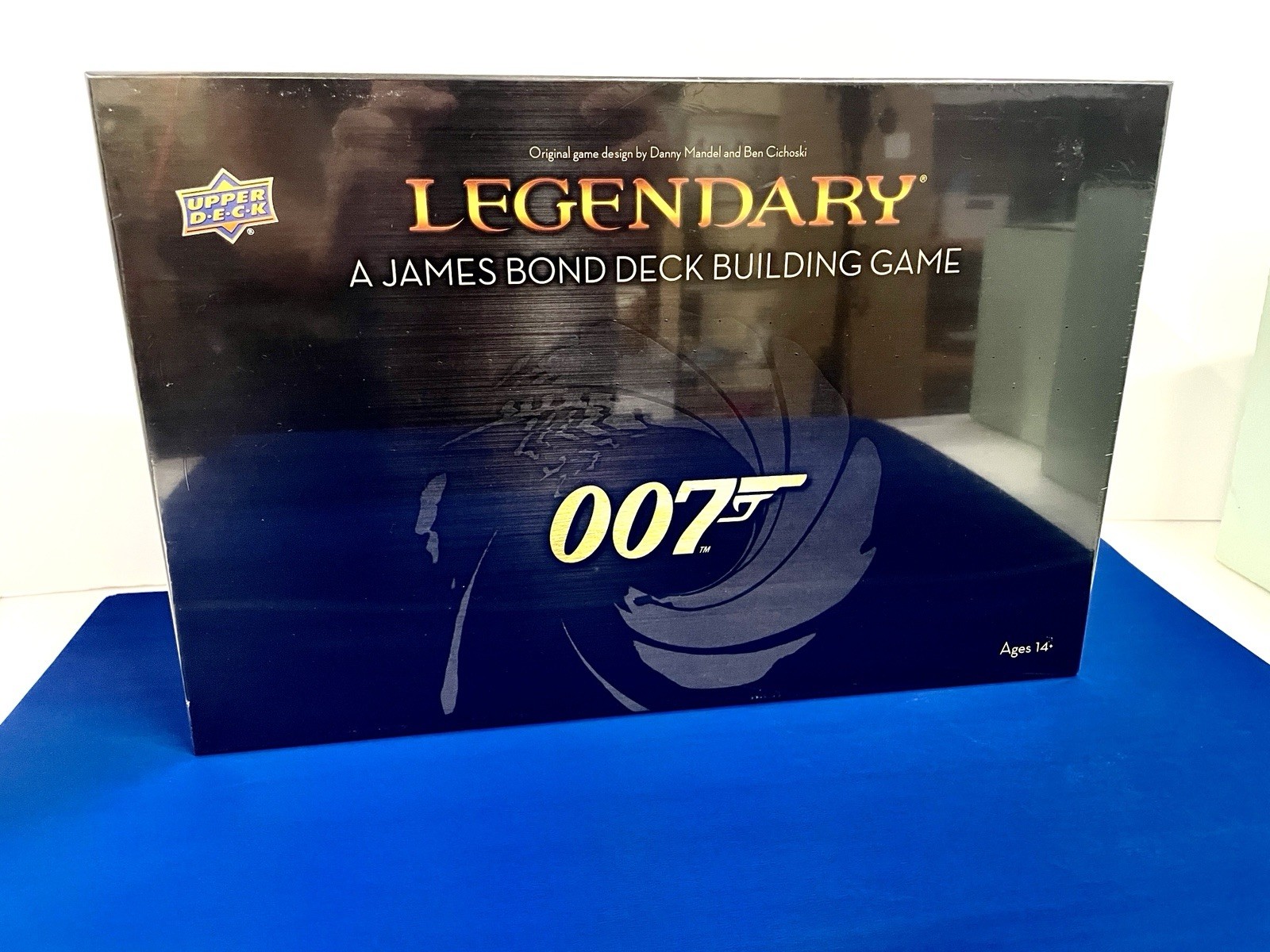LEGENDARY 007 JAMES BOND DBG Deck Boarding Game SEALED