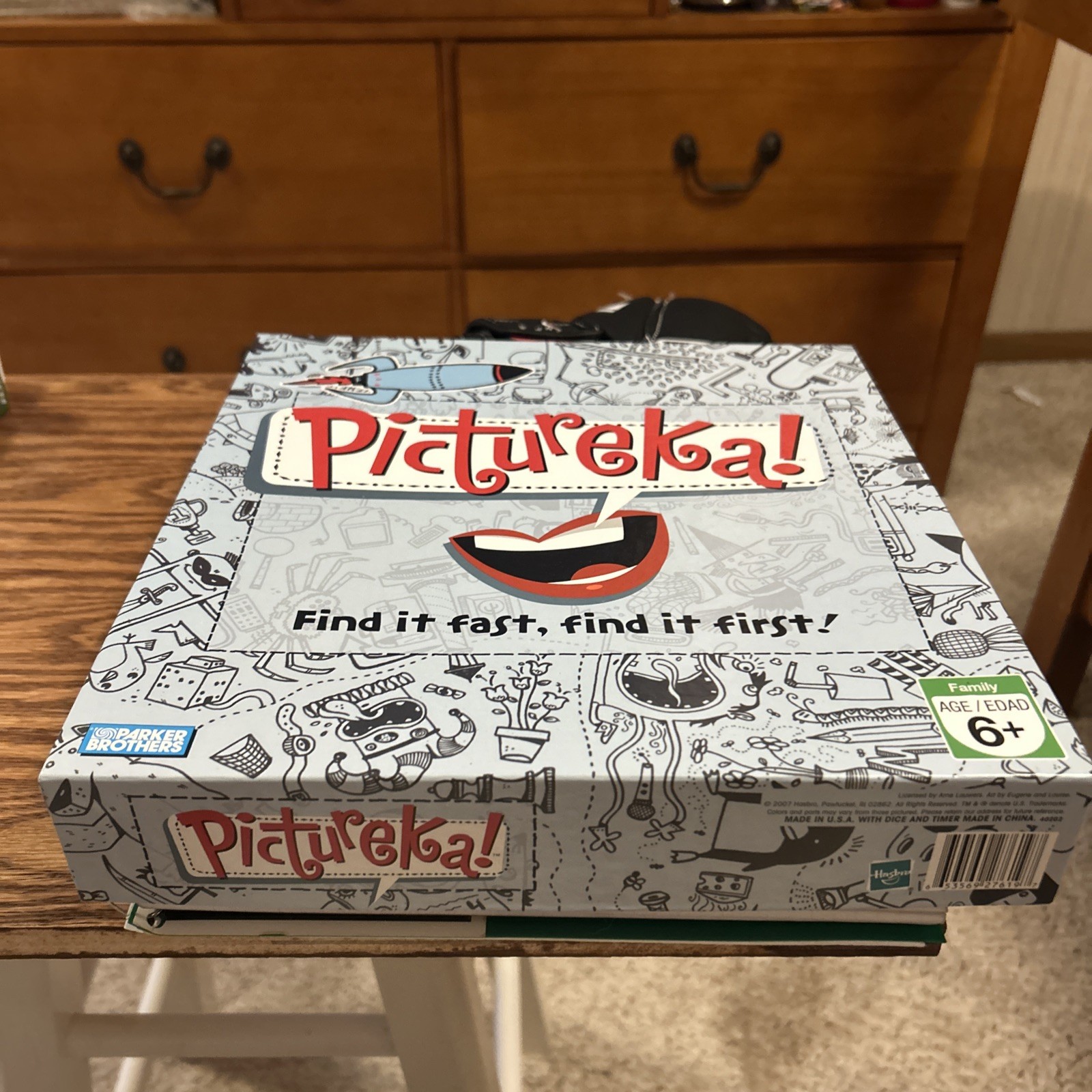 Pictureka! Board Game Parker Brothers Family Game Hasbro 2007