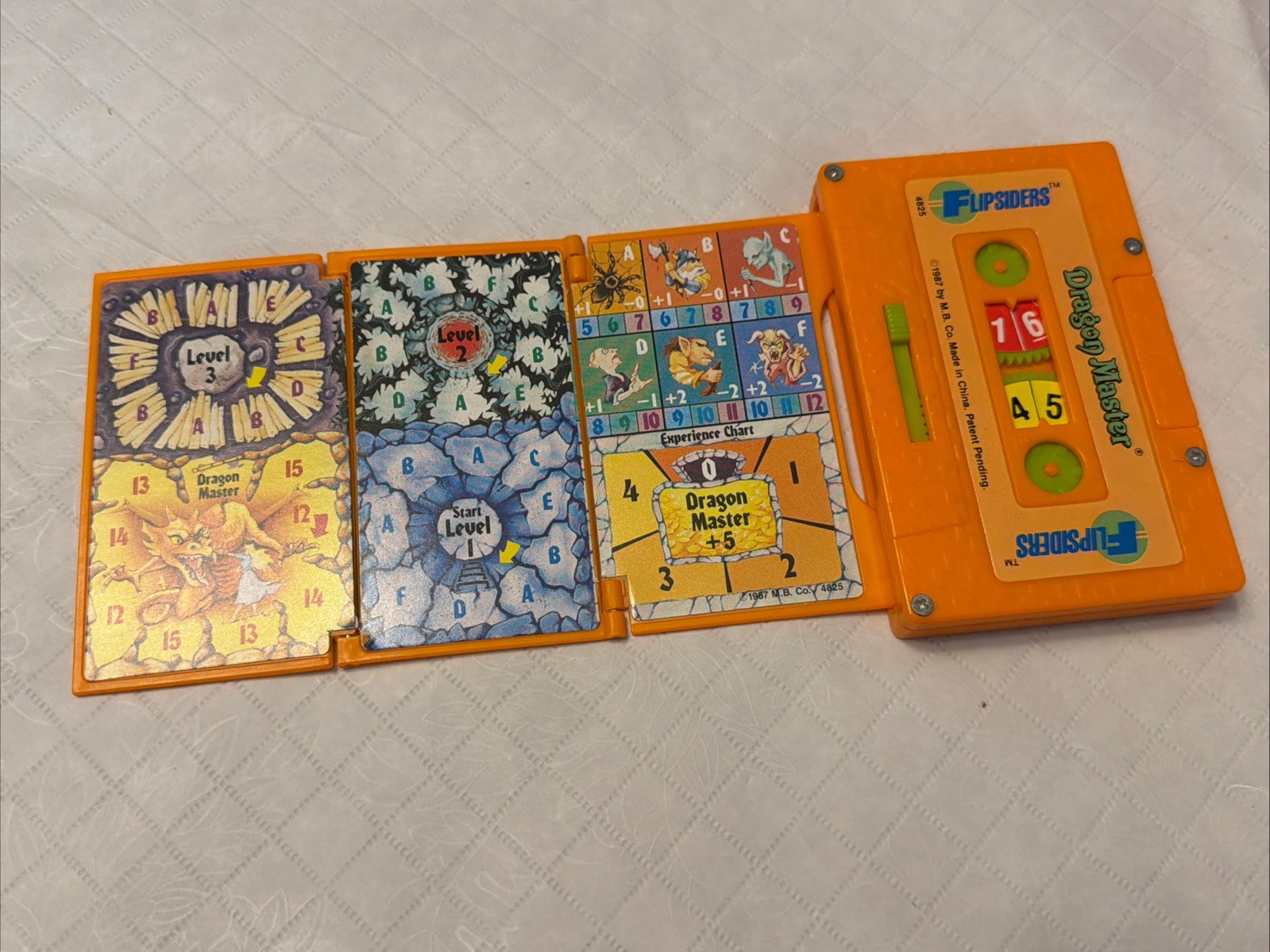 VTG 1987 Milton Bradley Flipsiders Pocket Game Dragon Master Orange