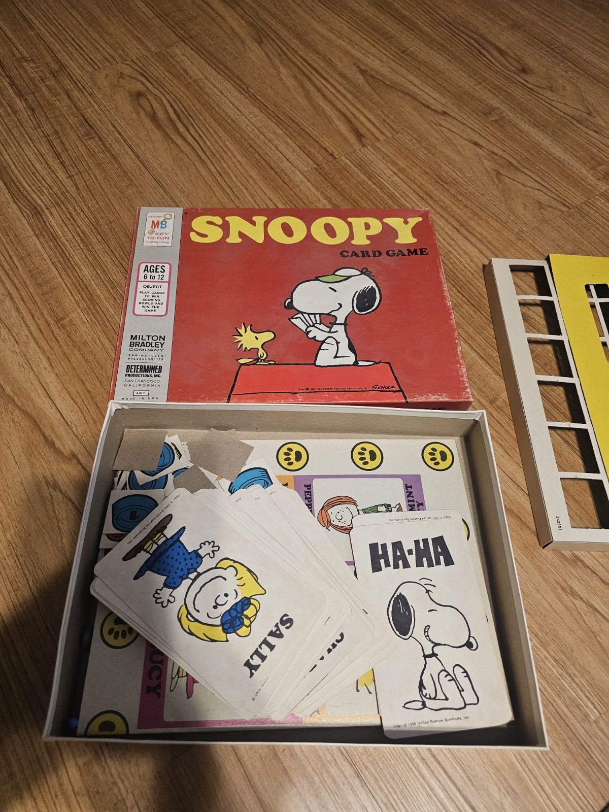 Vintage Snoopy Card Game Milton Bradley 1974 Schultz Complete
