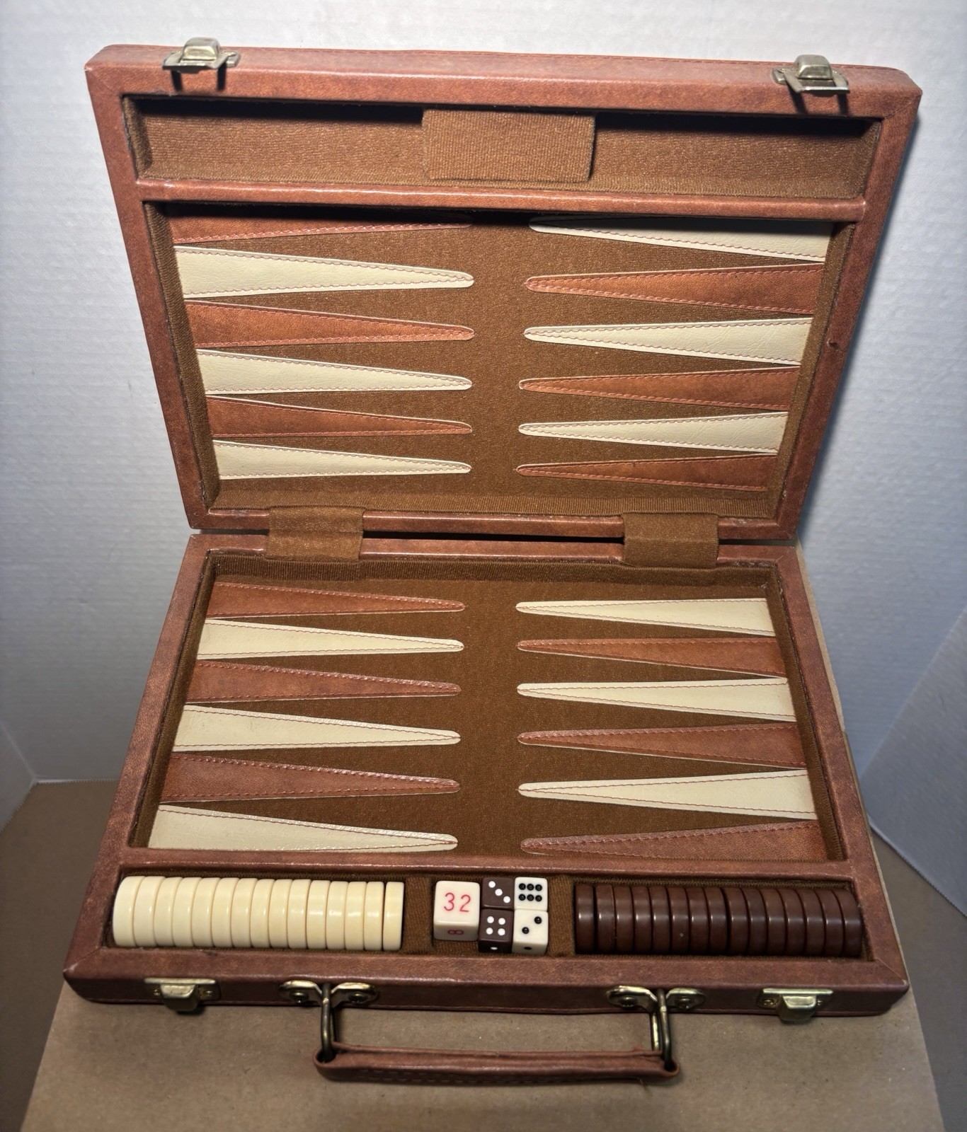 Vintage Backgammon Set in Leather Carrying Case, Unbranded – EUC